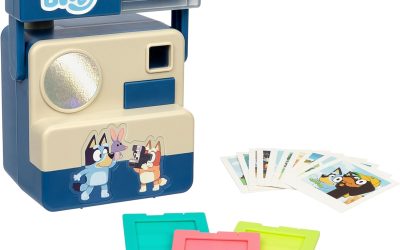 Bluey Chikit Chikit Pretend Camera, Role Play Toy Camera for Kids with 10 Photo Cards, 3 Pop-Out Film Cartridges, Toddler Toys Playset for Ages 3+